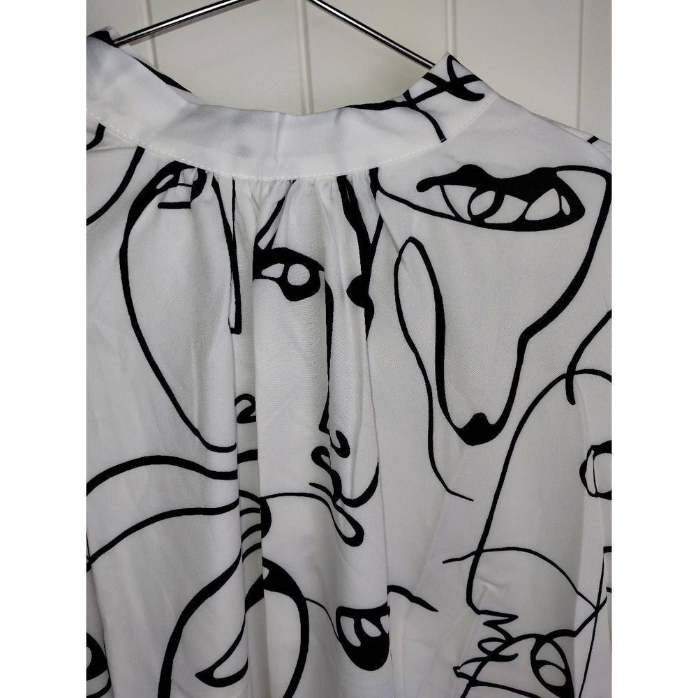 Abstract Face Print Women's Top - Picture 13 of 14